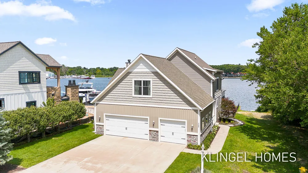702 Elk Avenue Spring Lake, MI 49456