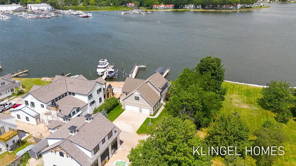 702 Elk Avenue Spring Lake, MI 49456
