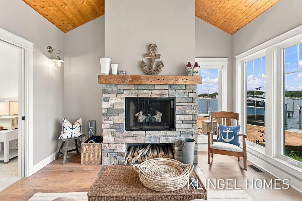 702 Elk Avenue Spring Lake, MI 49456