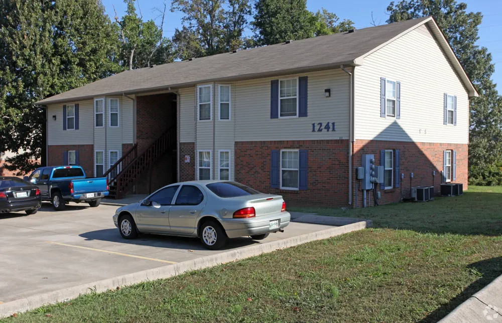 1208 Parkway Pl #B Clarksville, TN 37042