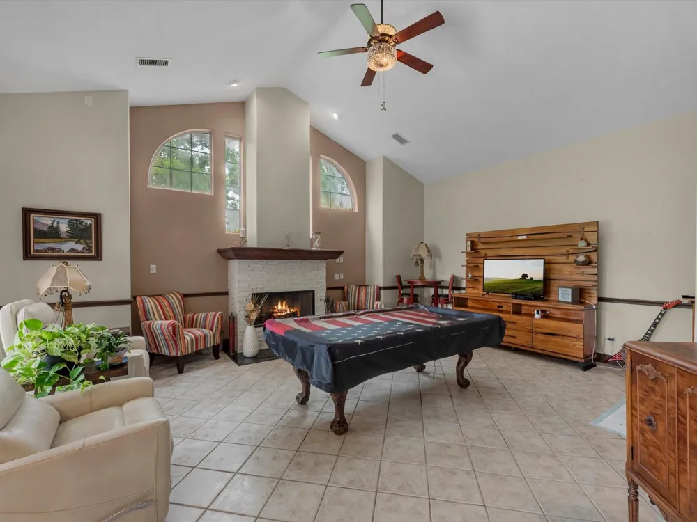 530 Chisolm Trail Simonton, TX 77476