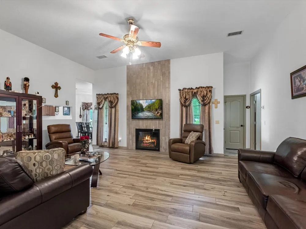 530 Chisolm Trail Simonton, TX 77476