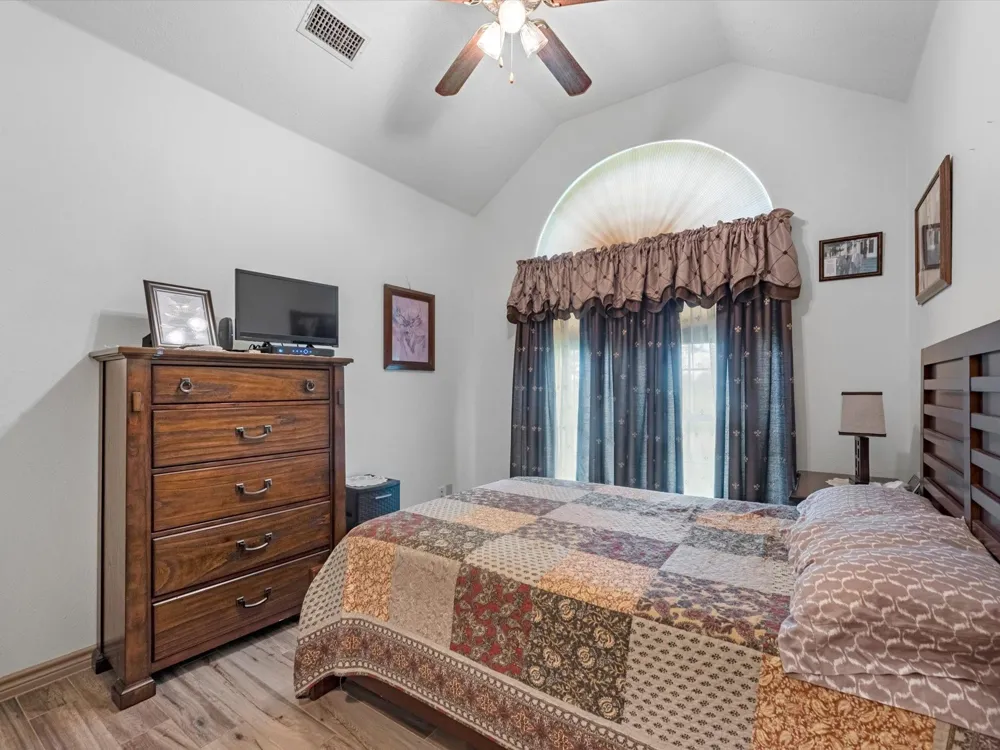 530 Chisolm Trail Simonton, TX 77476