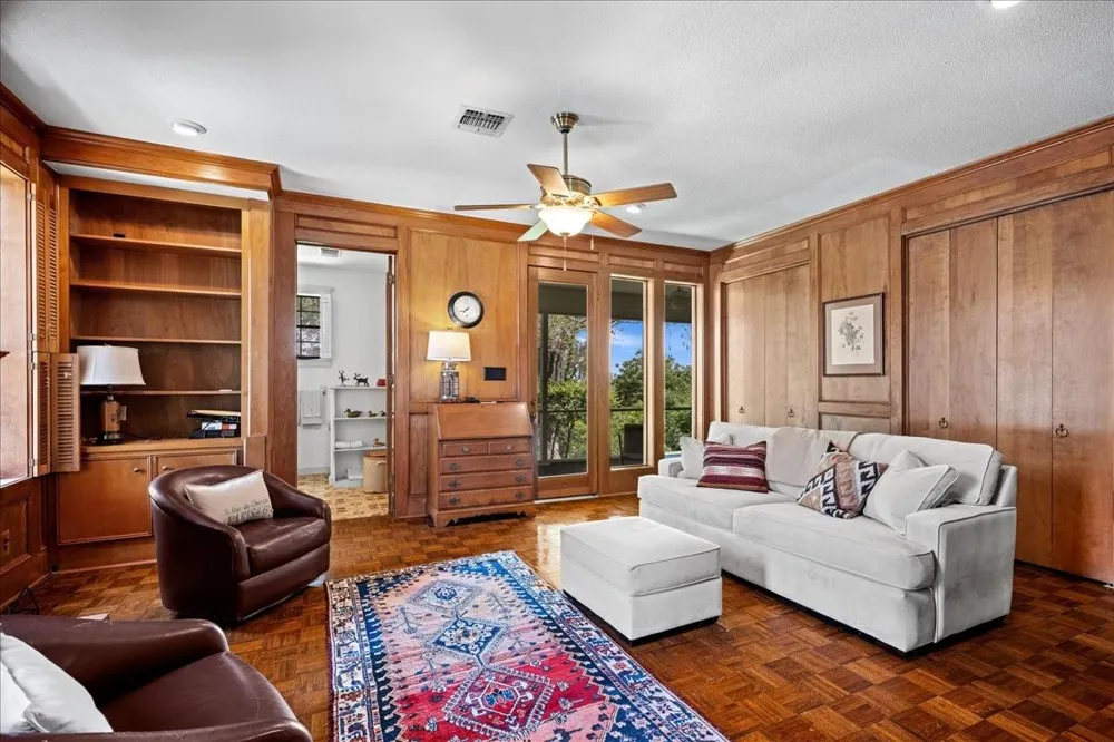 208 Rolling Hill Drive La Grange, TX 78945