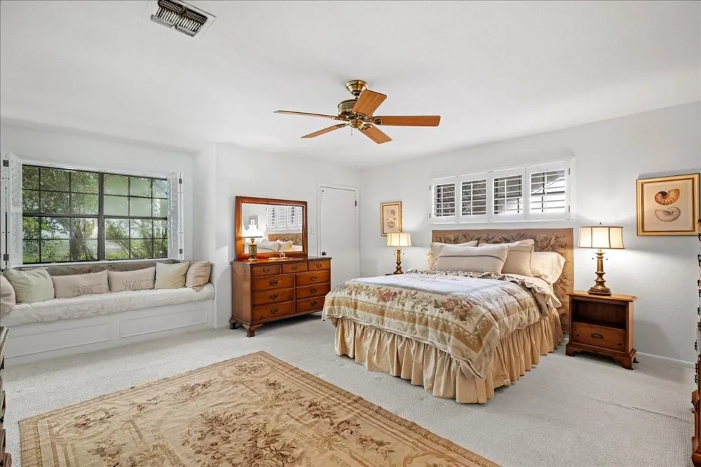 208 Rolling Hill Drive La Grange, TX 78945