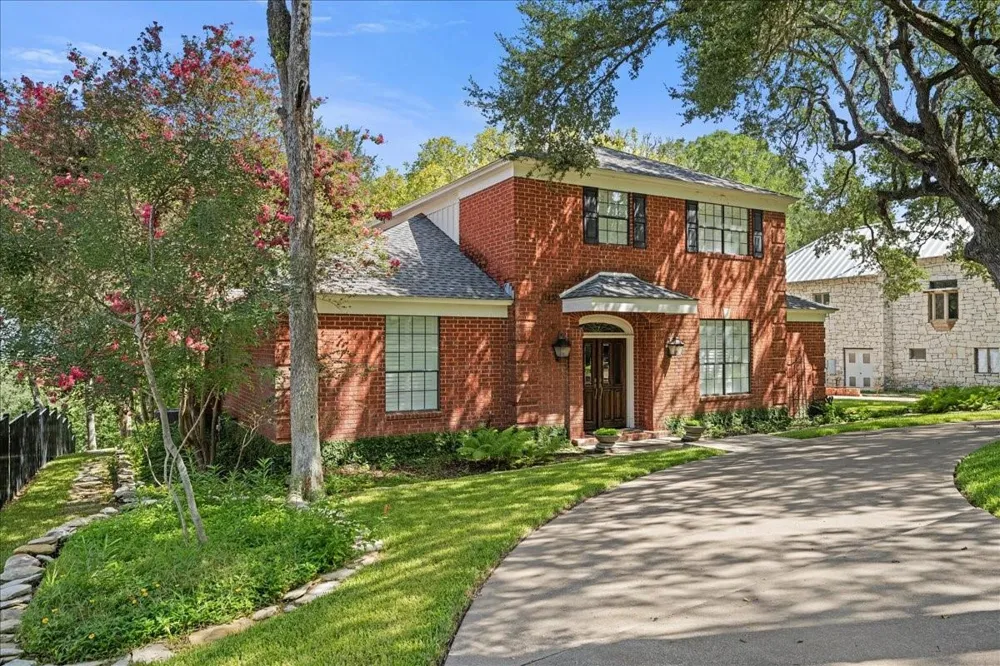 208 Rolling Hill Drive La Grange, TX 78945