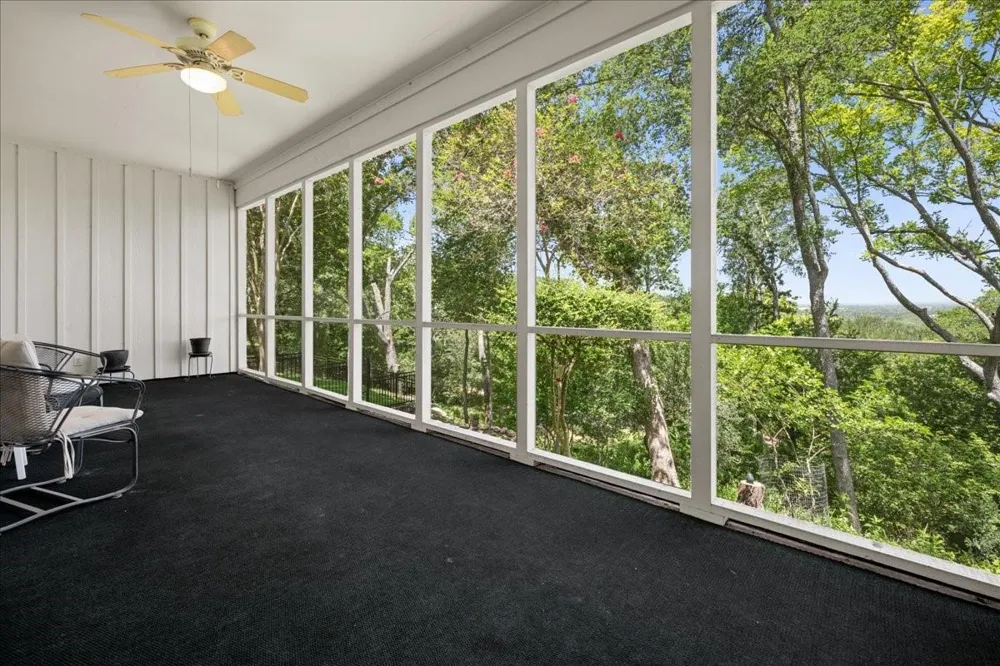 208 Rolling Hill Drive La Grange, TX 78945