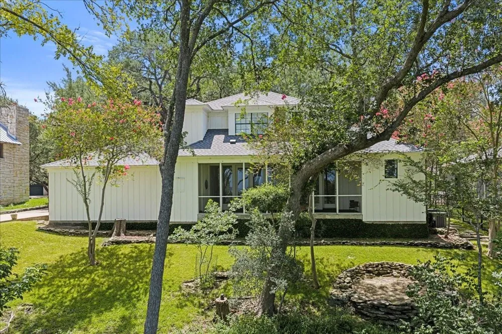 208 Rolling Hill Drive La Grange, TX 78945