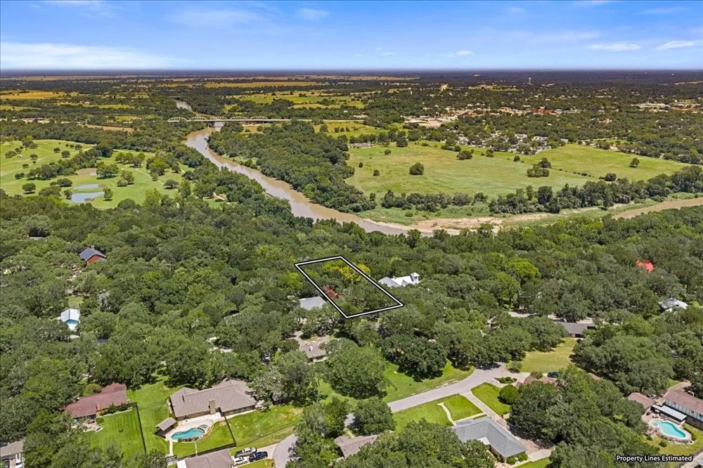208 Rolling Hill Drive La Grange, TX 78945