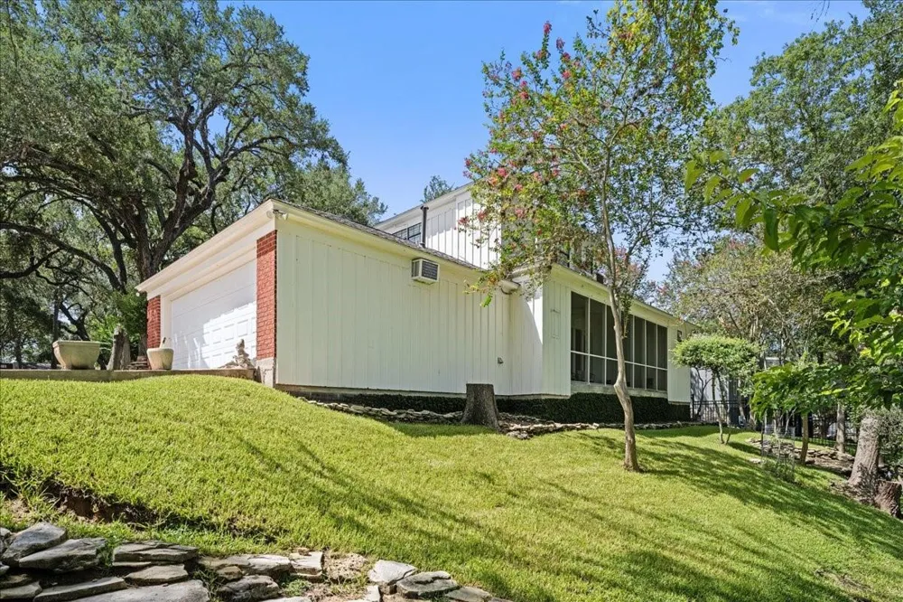 208 Rolling Hill Drive La Grange, TX 78945