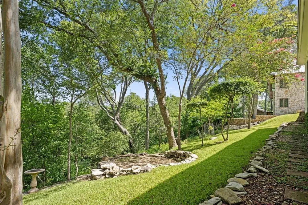 208 Rolling Hill Drive La Grange, TX 78945