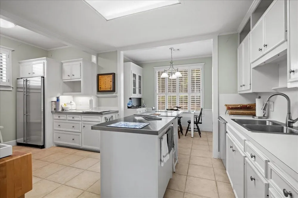 208 Rolling Hill Drive La Grange, TX 78945