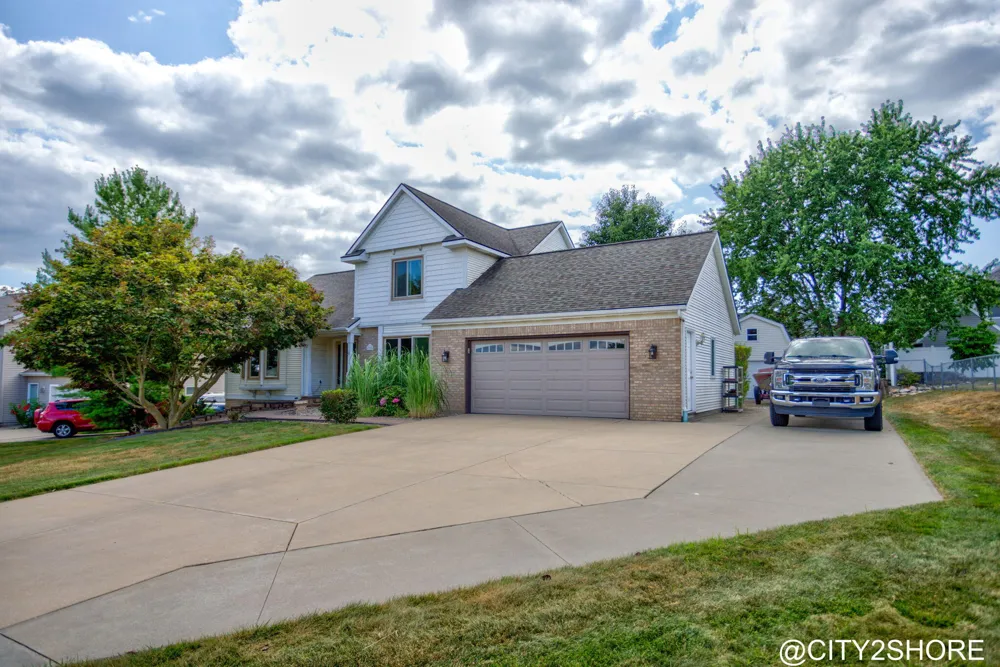 6719 Crown Point Drive Hudsonville, MI 49426