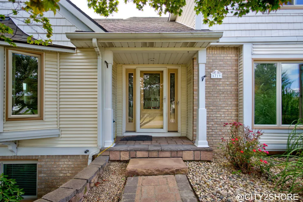 6719 Crown Point Drive Hudsonville, MI 49426
