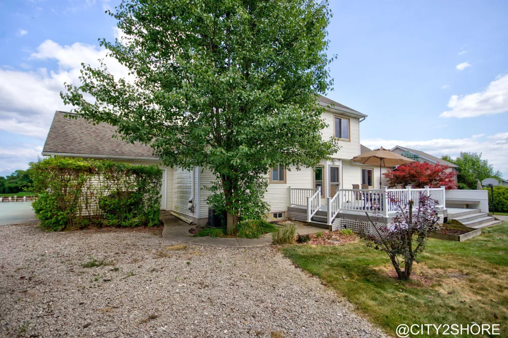 6719 Crown Point Drive Hudsonville, MI 49426