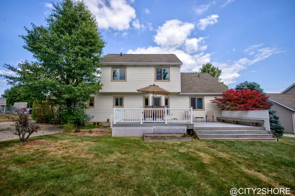 6719 Crown Point Drive Hudsonville, MI 49426
