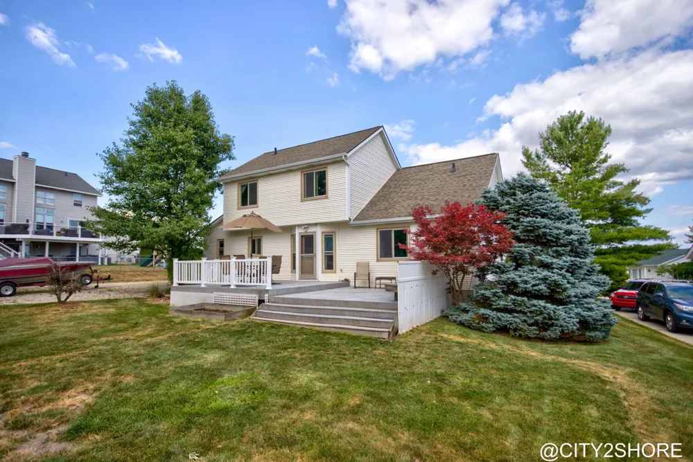 6719 Crown Point Drive Hudsonville, MI 49426