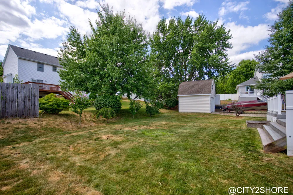 6719 Crown Point Drive Hudsonville, MI 49426