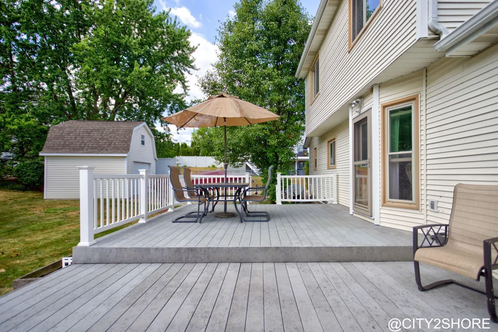 6719 Crown Point Drive Hudsonville, MI 49426