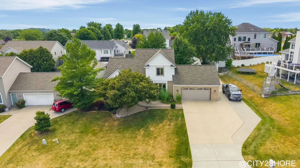 6719 Crown Point Drive Hudsonville, MI 49426
