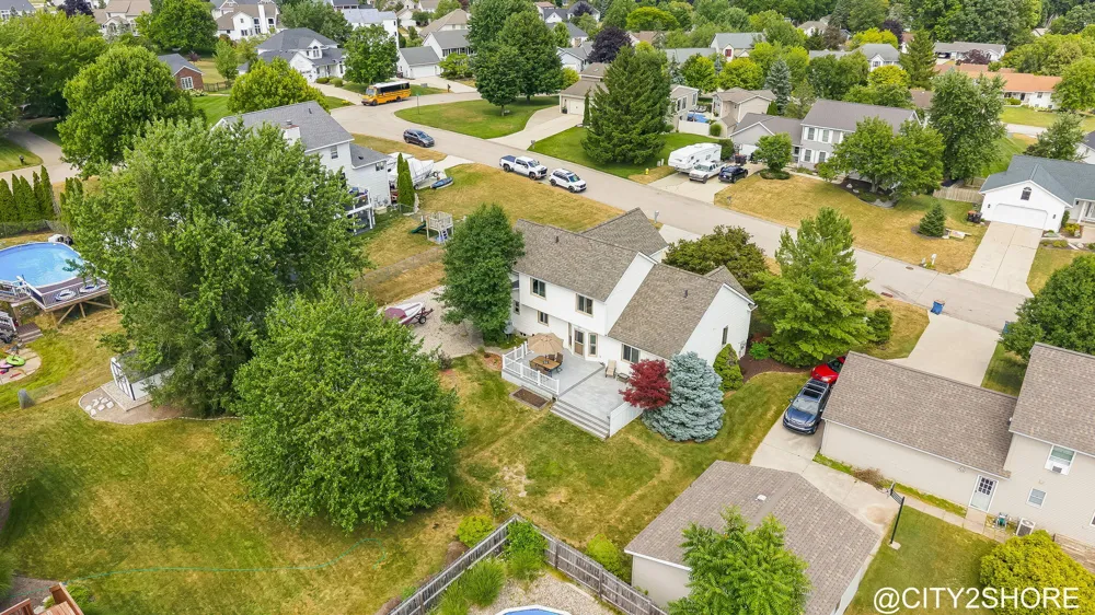 6719 Crown Point Drive Hudsonville, MI 49426