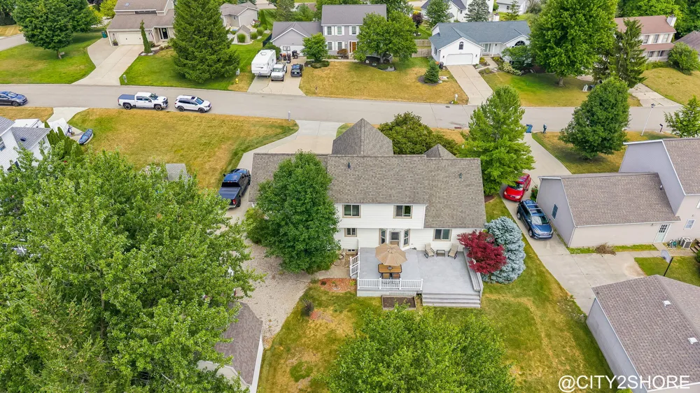 6719 Crown Point Drive Hudsonville, MI 49426