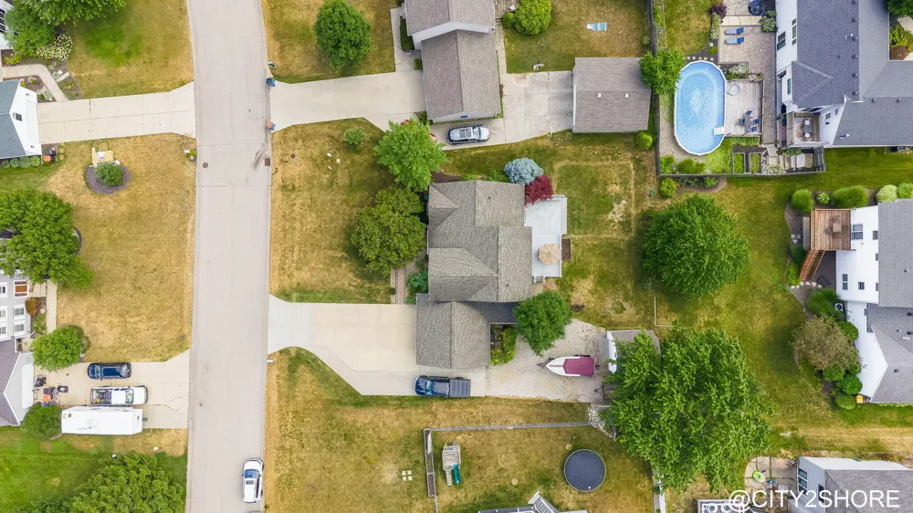 6719 Crown Point Drive Hudsonville, MI 49426