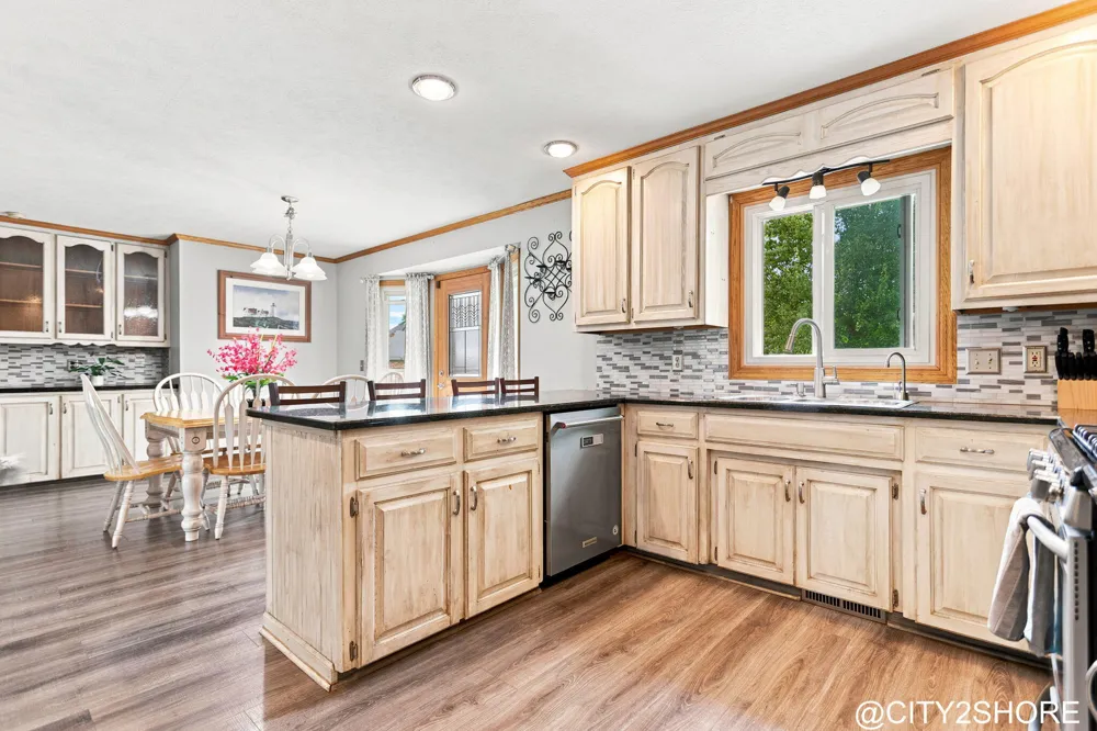 6719 Crown Point Drive Hudsonville, MI 49426