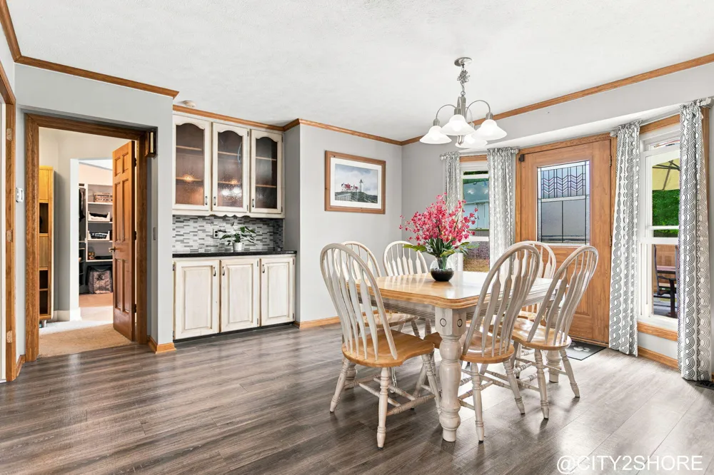 6719 Crown Point Drive Hudsonville, MI 49426