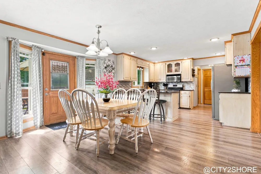 6719 Crown Point Drive Hudsonville, MI 49426