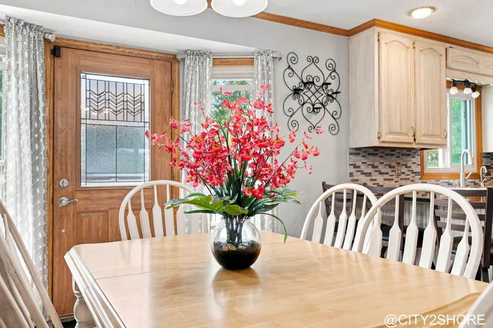 6719 Crown Point Drive Hudsonville, MI 49426