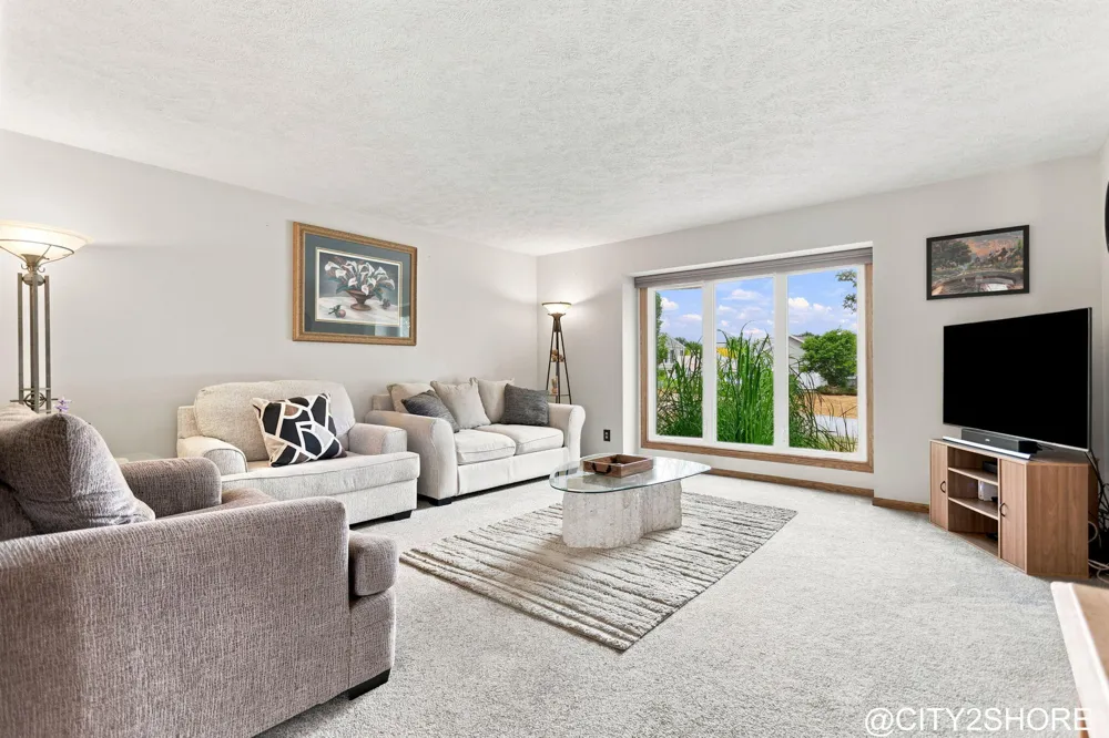6719 Crown Point Drive Hudsonville, MI 49426
