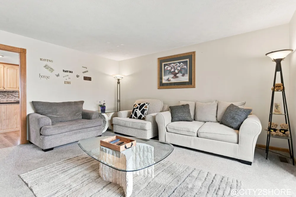 6719 Crown Point Drive Hudsonville, MI 49426