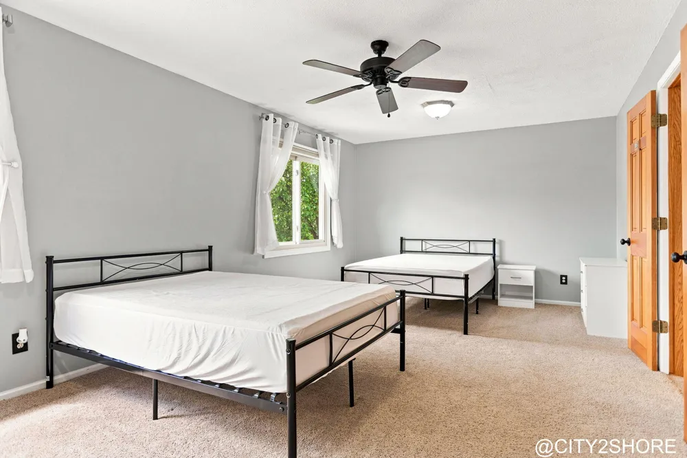 6719 Crown Point Drive Hudsonville, MI 49426