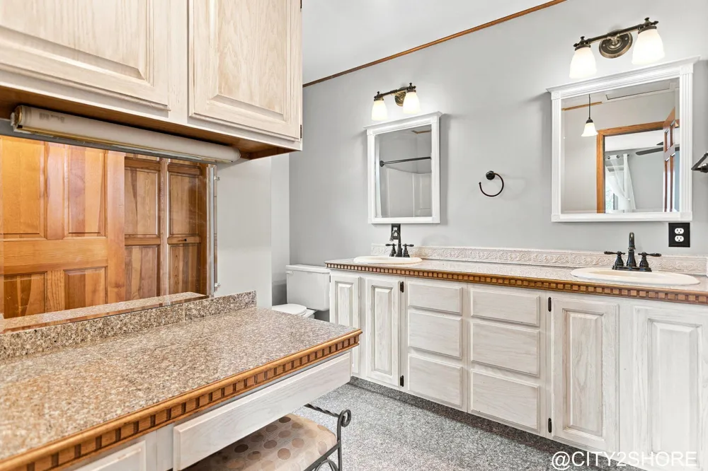 6719 Crown Point Drive Hudsonville, MI 49426