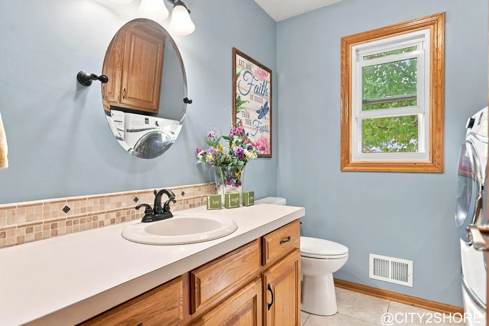 6719 Crown Point Drive Hudsonville, MI 49426