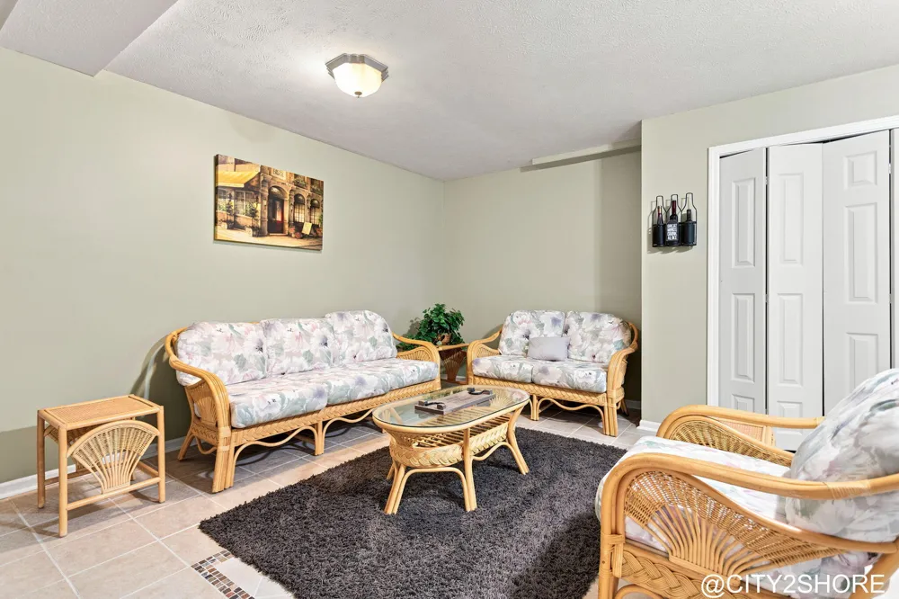 6719 Crown Point Drive Hudsonville, MI 49426