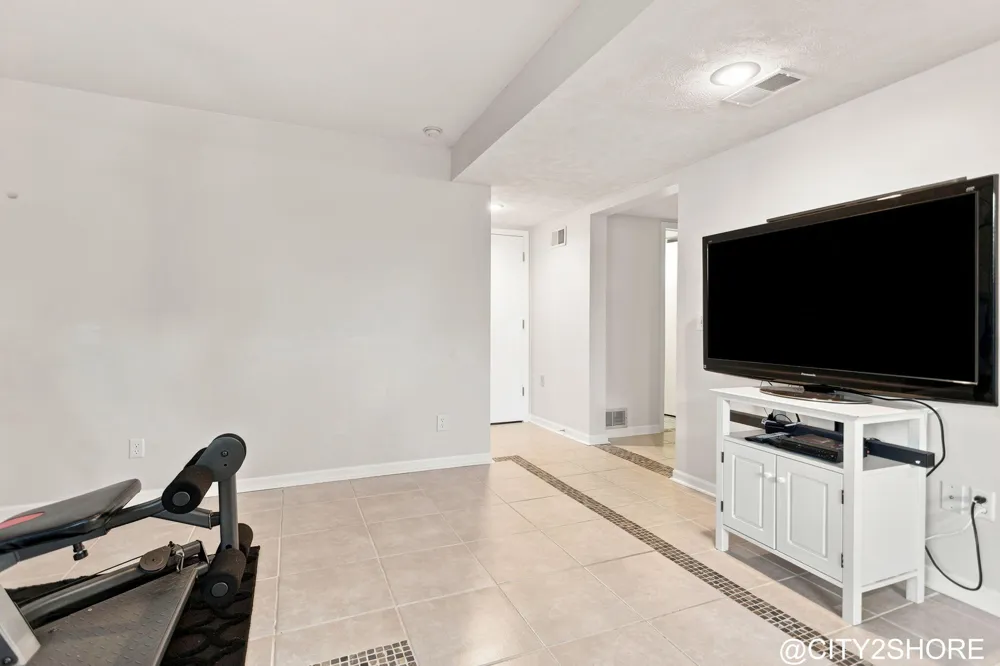 6719 Crown Point Drive Hudsonville, MI 49426