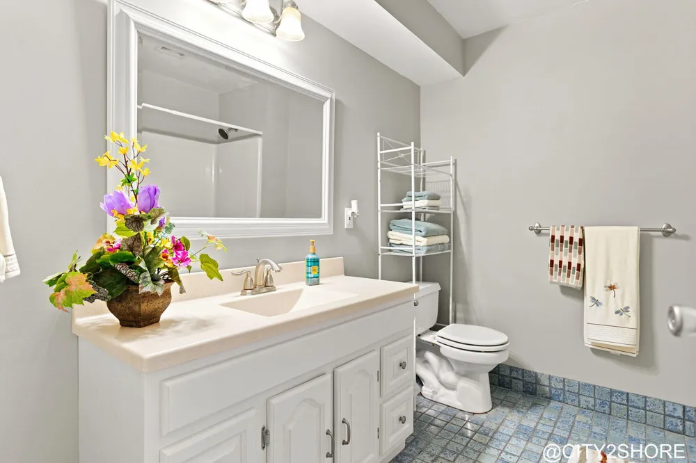 6719 Crown Point Drive Hudsonville, MI 49426