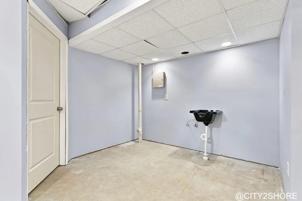 6719 Crown Point Drive Hudsonville, MI 49426
