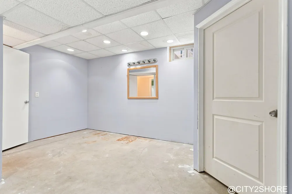 6719 Crown Point Drive Hudsonville, MI 49426