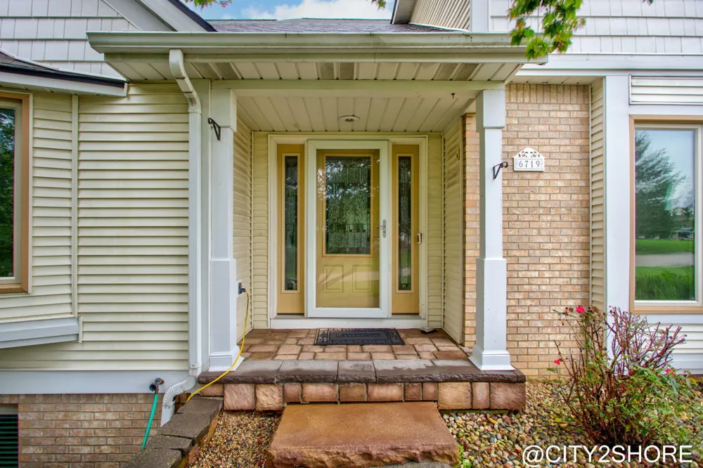 6719 Crown Point Drive Hudsonville, MI 49426