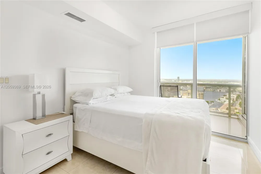 1800 S Ocean Dr #3008 Hallandale Beach, FL 33009