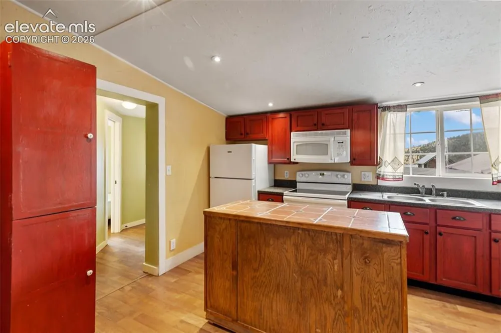 102 Spicer Avenue Victor, CO 80860