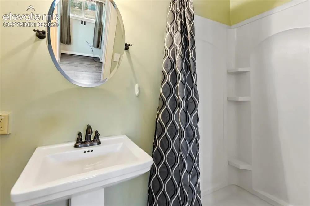 102 Spicer Avenue Victor, CO 80860