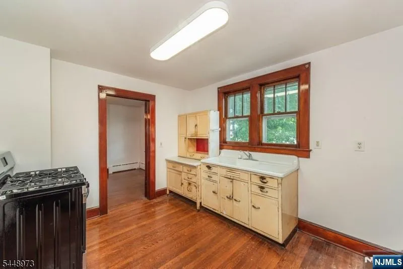 7 3rd Street Butlerugh, NJ 07405