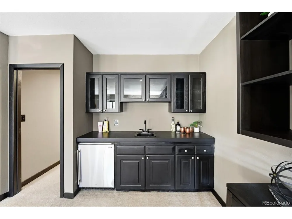 27 Beacon Hill Lane Greenwood Village, CO 80111