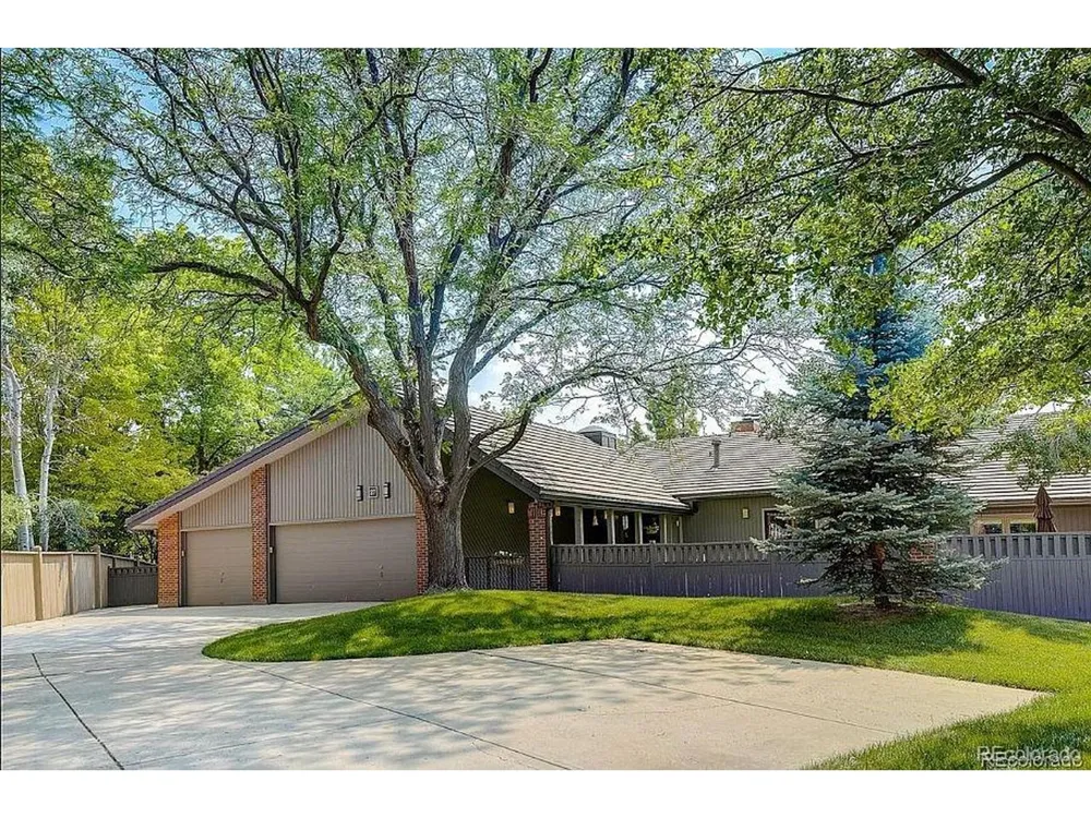 27 Beacon Hill Lane Greenwood Village, CO 80111