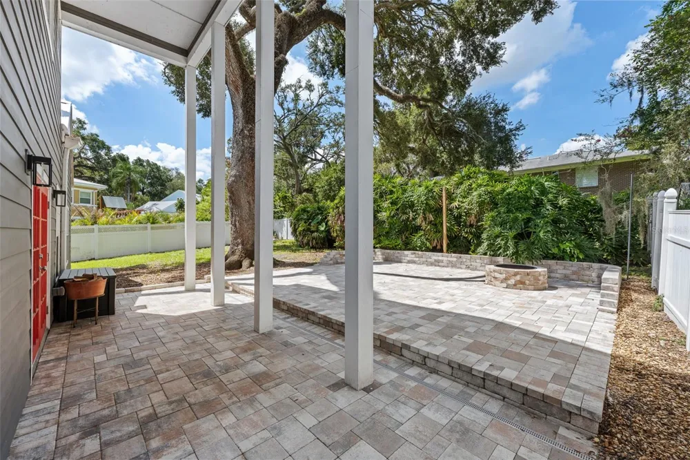 1513 E PARK CIRCLE Tampa, FL 33610