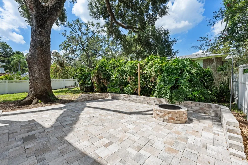 1513 E PARK CIRCLE Tampa, FL 33610
